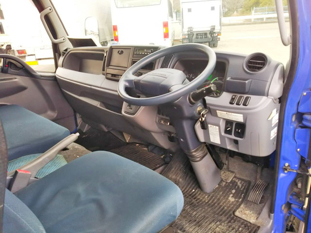 三菱ふそうキャンター平ボディ小型（2t・3t）[写真26]