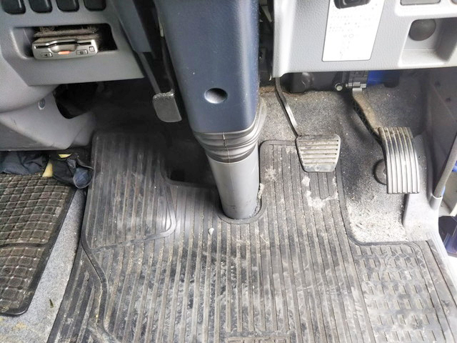 三菱ふそうキャンター平ボディ小型（2t・3t）[写真32]