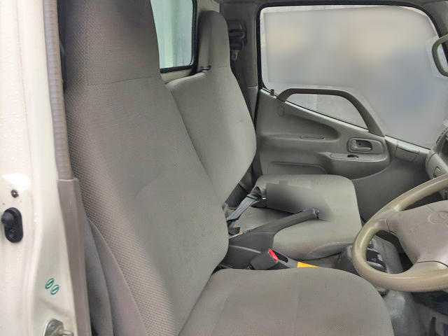 トヨタトヨエース平ボディ小型（2t・3t）[写真18]