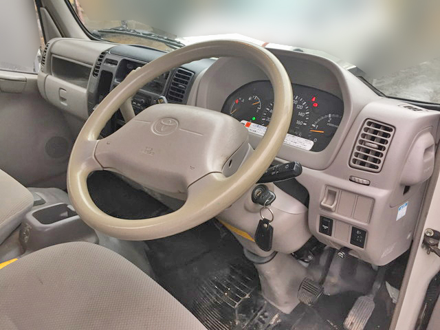 トヨタトヨエース平ボディ小型（2t・3t）[写真21]