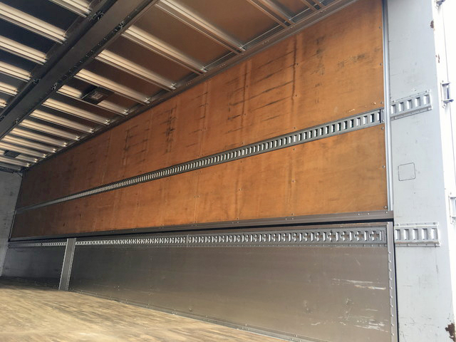 UDトラックスクオンアルミウイング大型（10t）[写真11]