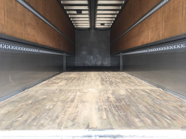 UDトラックスクオンアルミウイング大型（10t）[写真13]