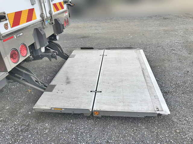 いすゞフォワード冷凍車（冷蔵車）中型（4t）[写真18]