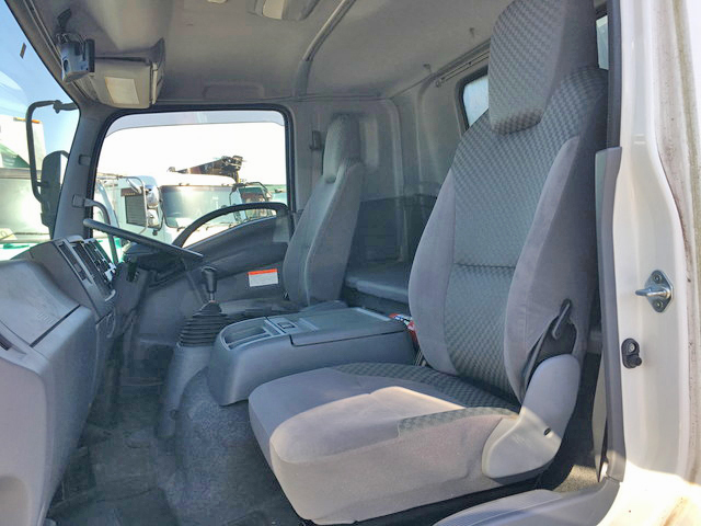 いすゞフォワードアルミウイング中型（4t）[写真29]