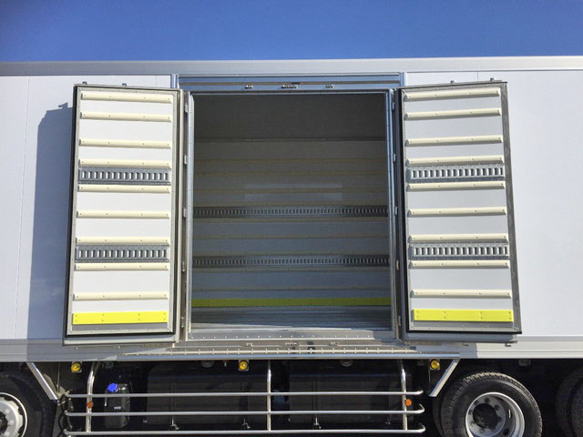 日野プロフィア冷凍車（冷蔵車）大型（10t）[写真06]
