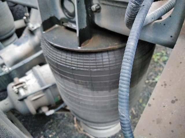 日野プロフィアトレーラーヘッド（トラクターヘッド）大型（10t）[写真14]