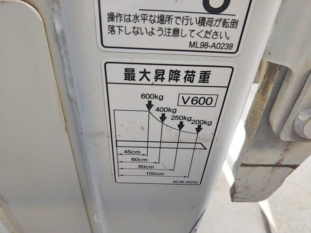 三菱ふそうキャンター平ボディ小型（2t・3t）[写真13]