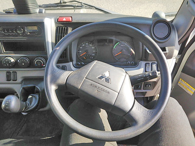 三菱ふそうキャンター平ボディ小型（2t・3t）[写真22]