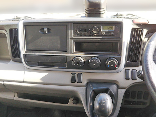 三菱ふそうキャンター平ボディ小型（2t・3t）[写真23]