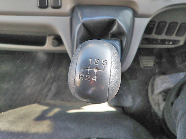 三菱ふそうキャンター平ボディ小型（2t・3t）[写真24]