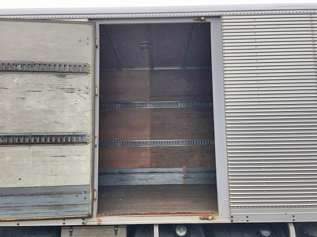 UDトラックスコンドルアルミバン中型（4t）[写真14]