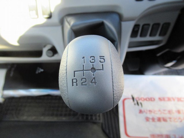 三菱ふそうキャンター平ボディ小型（2t・3t）[写真10]