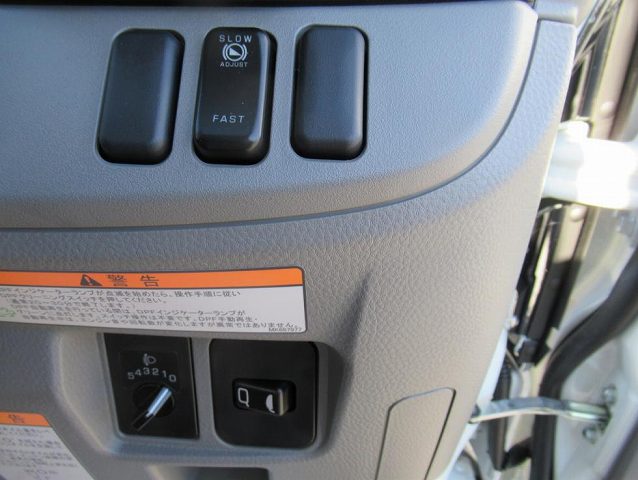 三菱ふそうキャンター平ボディ小型（2t・3t）[写真13]