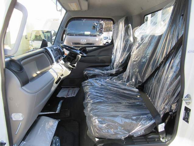 三菱ふそうキャンター平ボディ小型（2t・3t）[写真15]