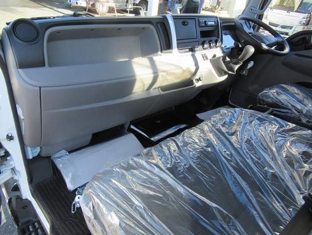 三菱ふそうキャンター平ボディ小型（2t・3t）[写真17]