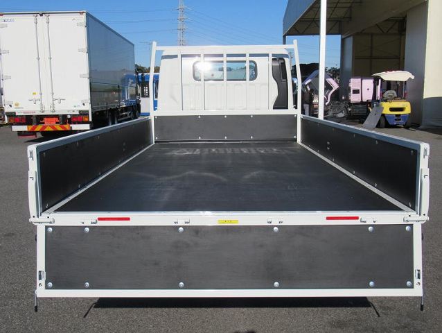 三菱ふそうキャンター平ボディ小型（2t・3t）[写真18]