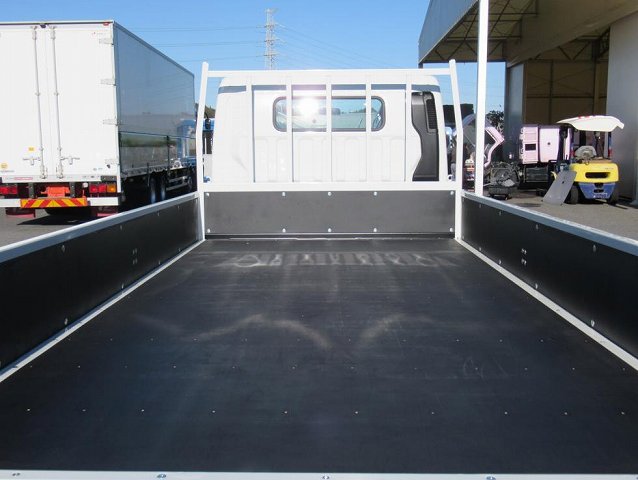 三菱ふそうキャンター平ボディ小型（2t・3t）[写真19]