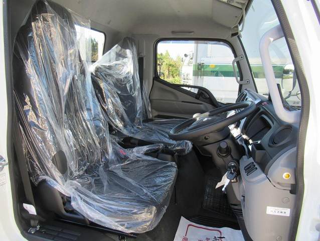 三菱ふそうキャンター平ボディ小型（2t・3t）[写真07]