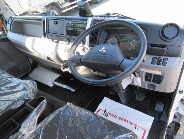 三菱ふそうキャンター平ボディ小型（2t・3t）[写真08]