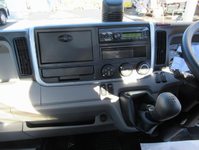 三菱ふそうキャンター平ボディ小型（2t・3t）[写真09]