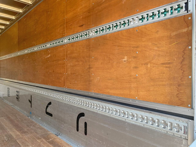 いすゞフォワードアルミウイング中型（4t）[写真15]