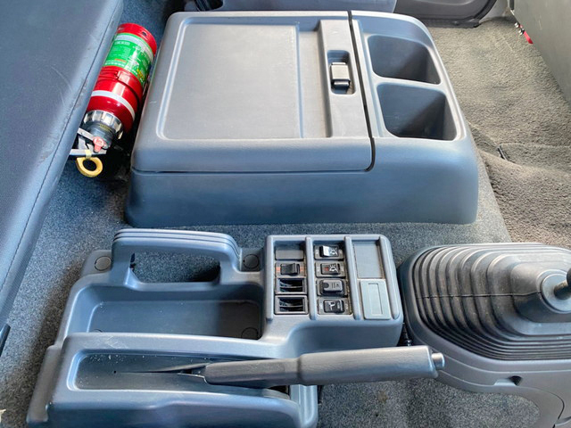 いすゞフォワードアルミウイング中型（4t）[写真36]