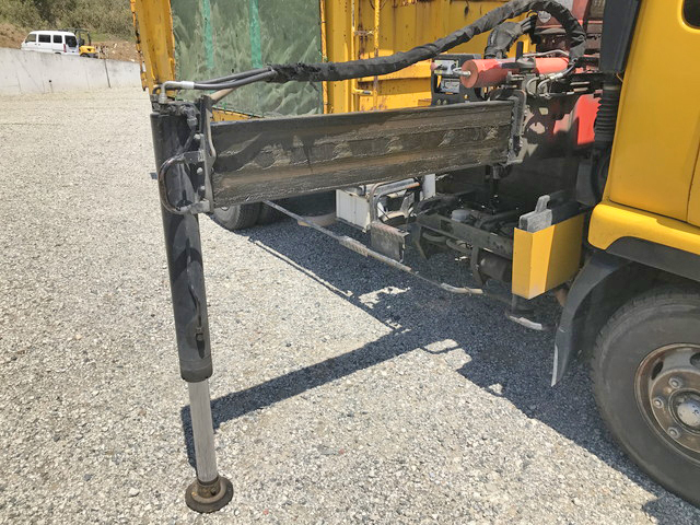 UDトラックスコンドルダンプ・クレーン付中型（4t）[写真19]