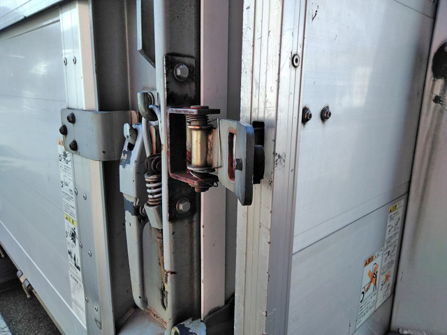 日野レンジャー幌ウイング中型（4t）[写真10]