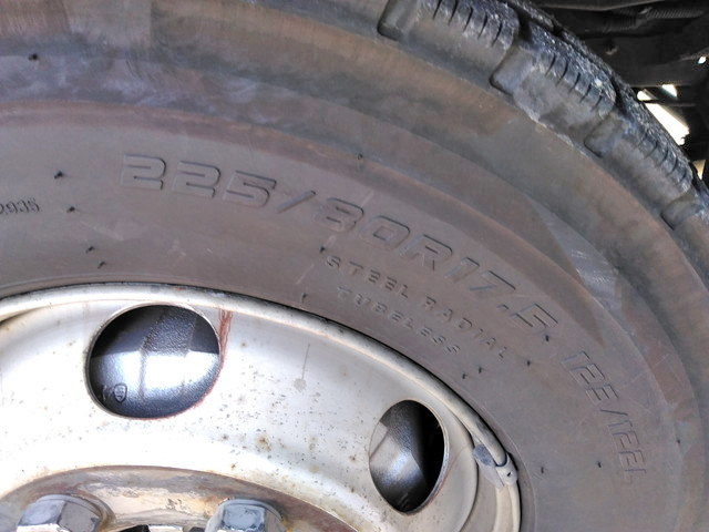 日野レンジャー幌ウイング中型（4t）[写真15]