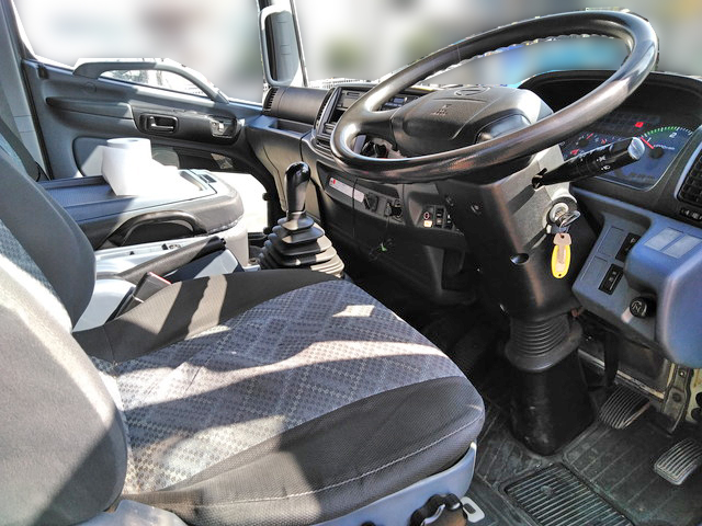 日野レンジャー幌ウイング中型（4t）[写真25]