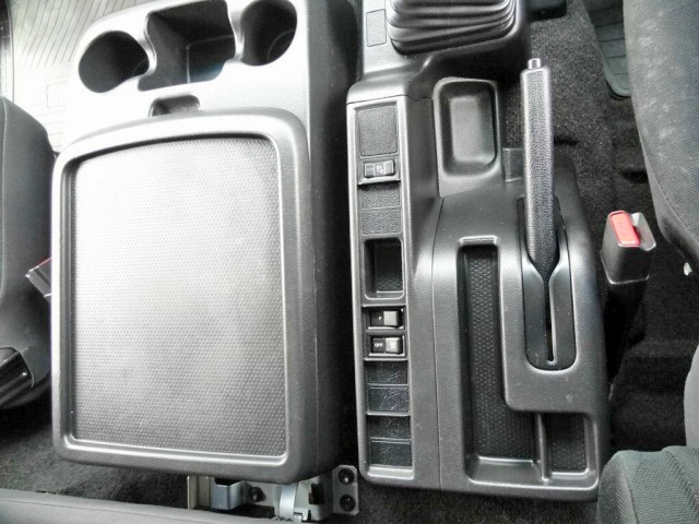 日野レンジャーアルミウイング中型（4t）[写真38]