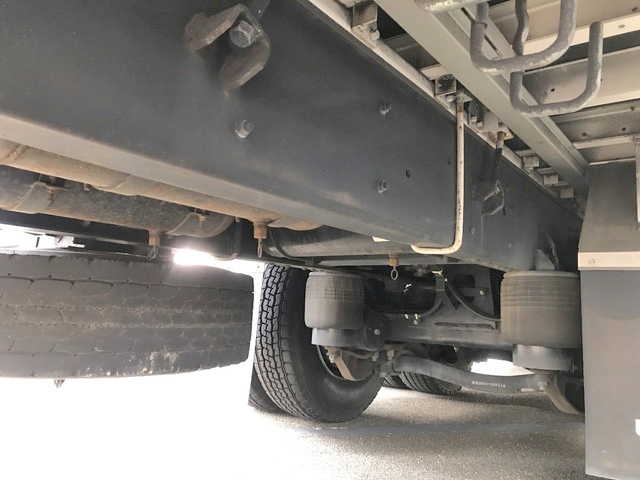 UDトラックスクオンアルミウイング大型（10t）[写真15]