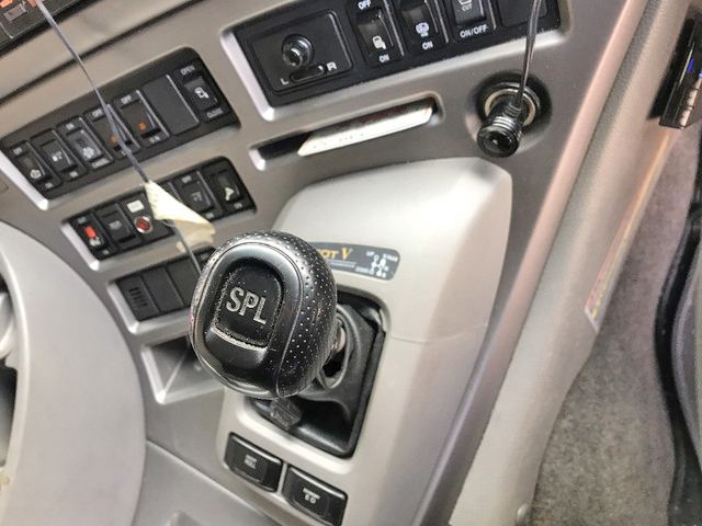 UDトラックスクオンアルミウイング大型（10t）[写真23]