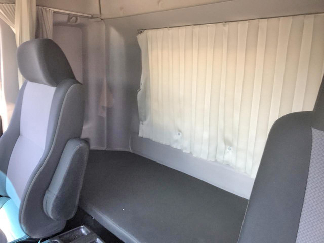 日野レンジャー冷蔵冷凍ウイング中型（4t）[写真28]