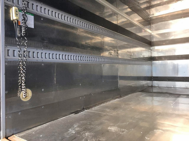 三菱ふそうキャンターアルミバン小型（2t・3t）[写真12]