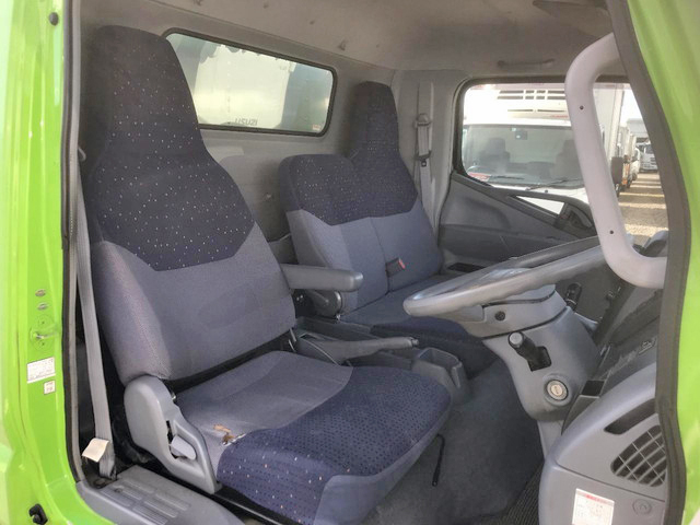 三菱ふそうキャンターアルミバン小型（2t・3t）[写真27]