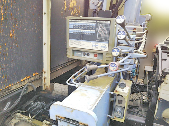 三菱ふそうファイタークレーン3段中型（4t）[写真12]