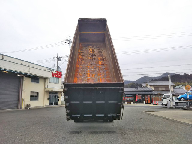 いすゞギガ深ダンプ（土砂禁ダンプ）大型（10t）[写真09]