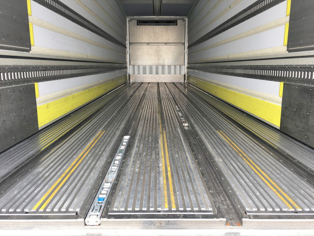 いすゞギガ冷蔵冷凍ウイング大型（10t）[写真14]