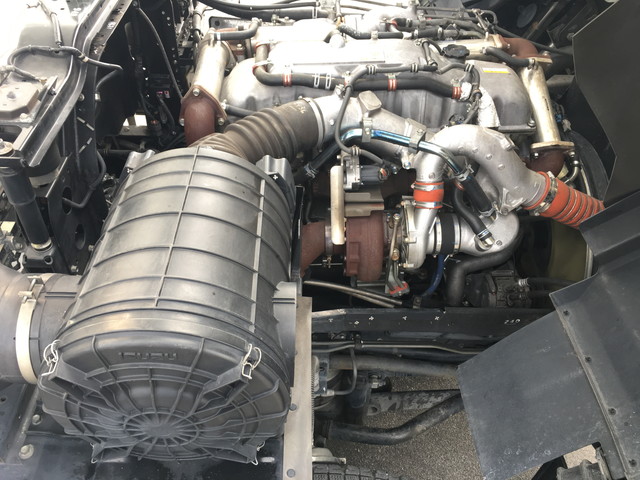 いすゞギガ冷蔵冷凍ウイング大型（10t）[写真24]