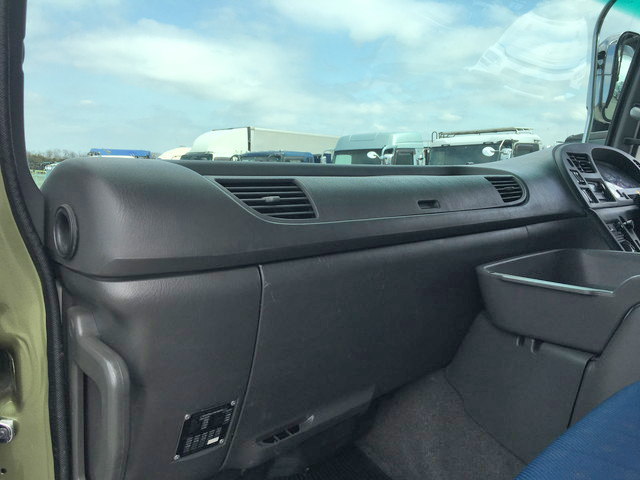 いすゞギガ冷蔵冷凍ウイング大型（10t）[写真32]