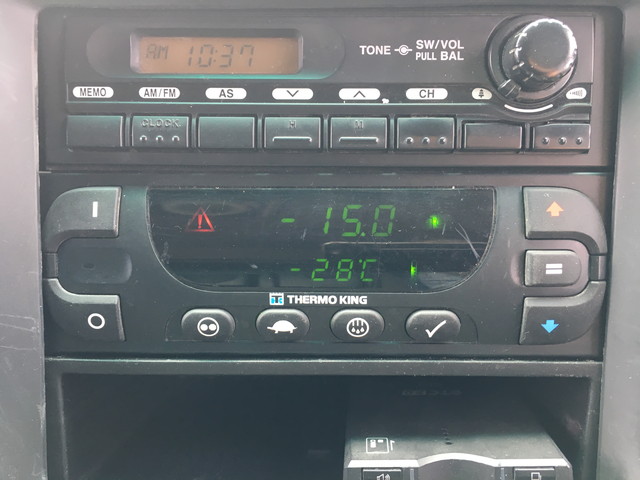 いすゞギガ冷蔵冷凍ウイング大型（10t）[写真37]