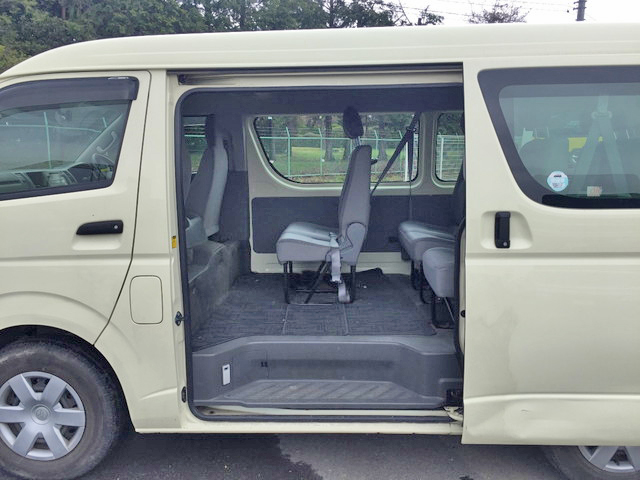 トヨタハイエースバン小型（2t・3t）[写真10]