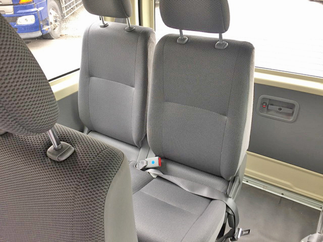 トヨタハイエースバン小型（2t・3t）[写真16]