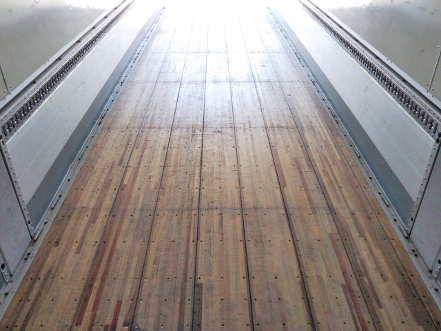 三菱ふそうスーパーグレートアルミウイング大型（10t）[写真16]