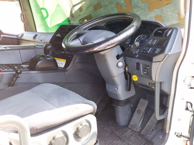 三菱ふそうスーパーグレートアルミウイング大型（10t）[写真35]