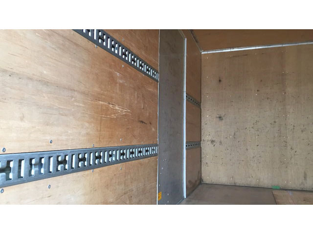 三菱ふそうキャンターアルミバン小型（2t・3t）[写真08]