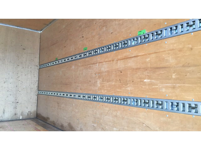 三菱ふそうキャンターアルミバン小型（2t・3t）[写真09]