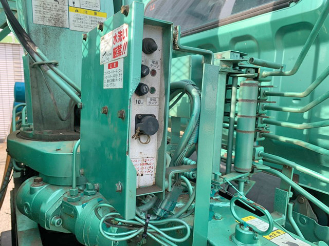 三菱ふそうキャンターセルフクレーン3段小型（2t・3t）[写真21]