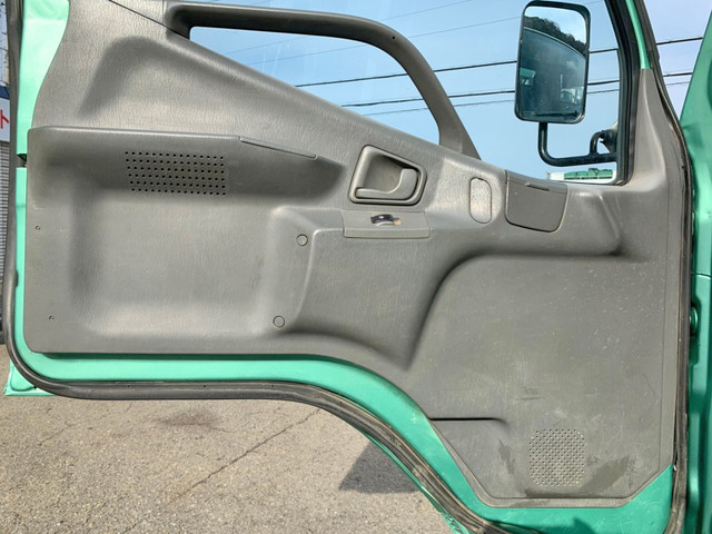 三菱ふそうキャンターセルフクレーン3段小型（2t・3t）[写真30]